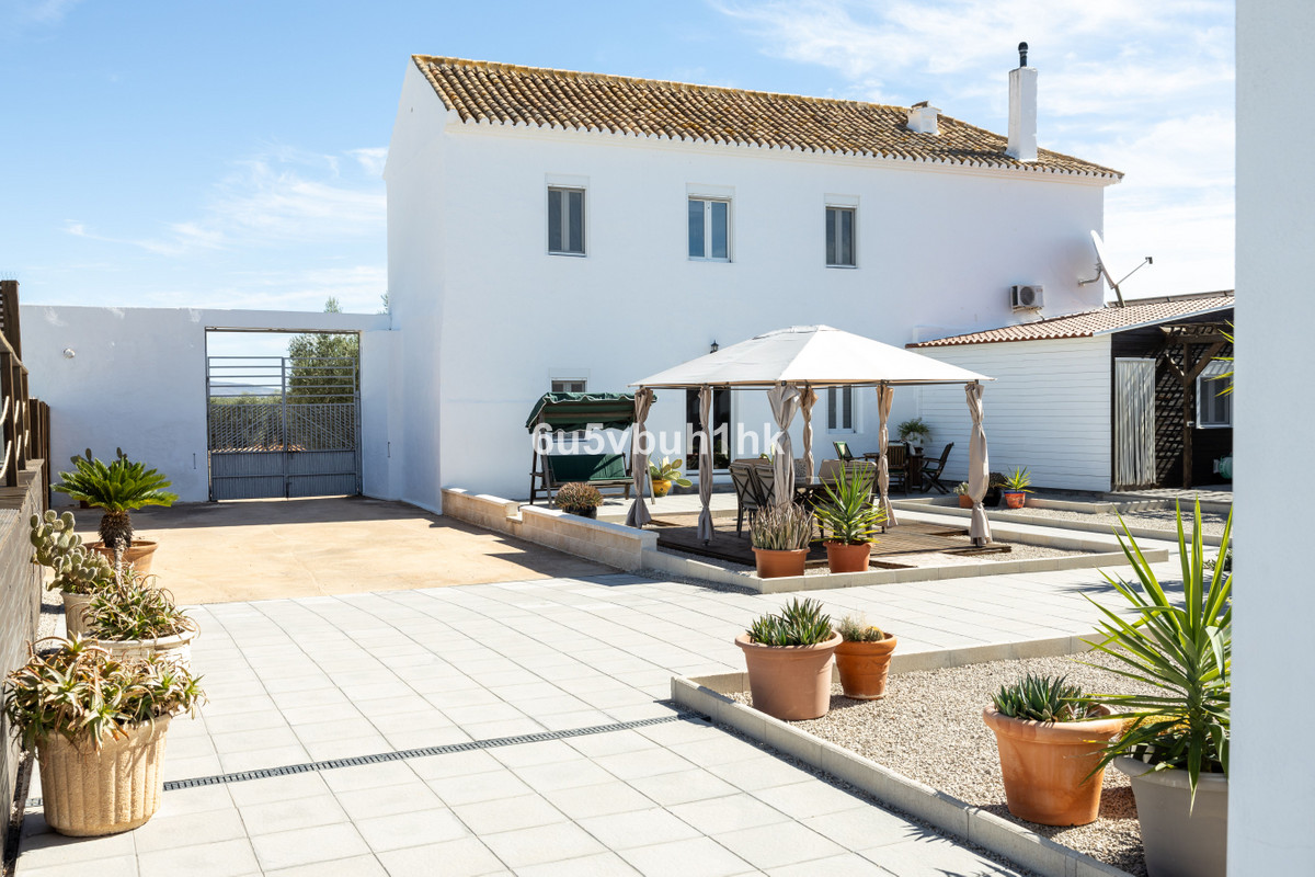 7 Bed Townhouse for sale in Antequera Costa Del Sol, Málaga, Spain
