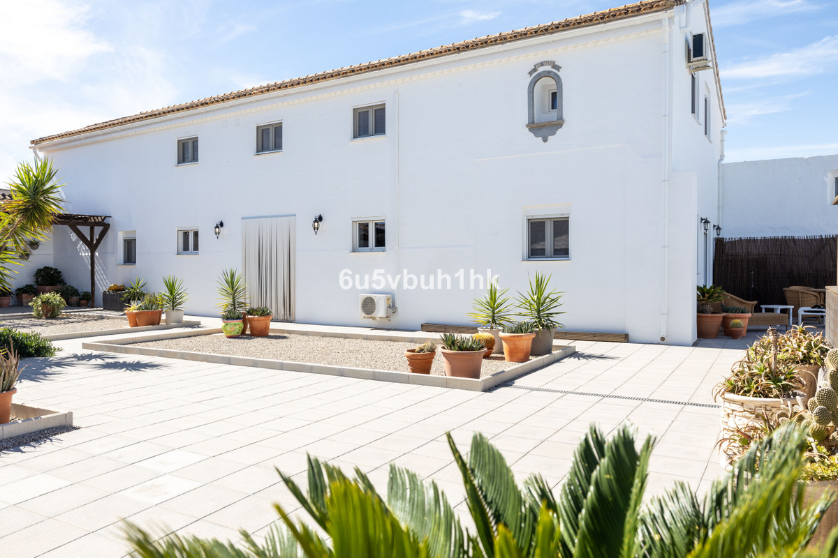 7 Bed Townhouse for sale in Antequera Costa Del Sol, Málaga, Spain