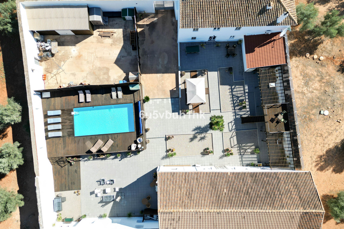 7 Bed Townhouse for sale in Antequera Costa Del Sol, Málaga, Spain