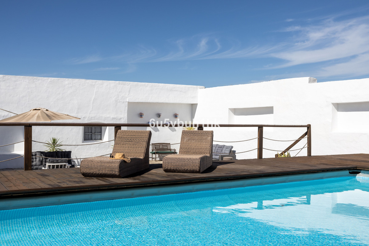 7 Bed Townhouse for sale in Antequera Costa Del Sol, Málaga, Spain
