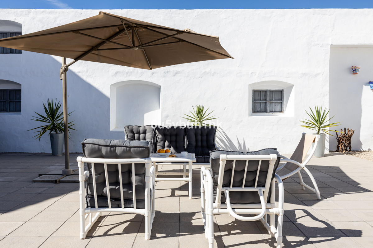 7 Bed Townhouse for sale in Antequera Costa Del Sol, Málaga, Spain