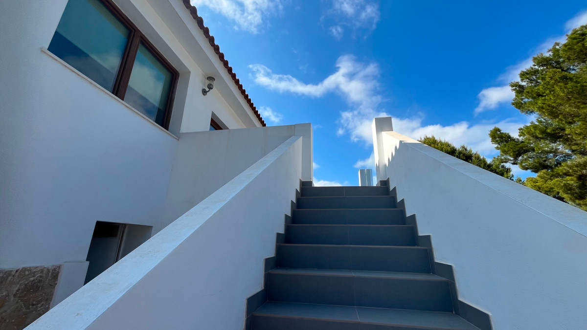 4 Bed Townhouse for sale in La Nucia Costa Blanca, Alicante, Spain