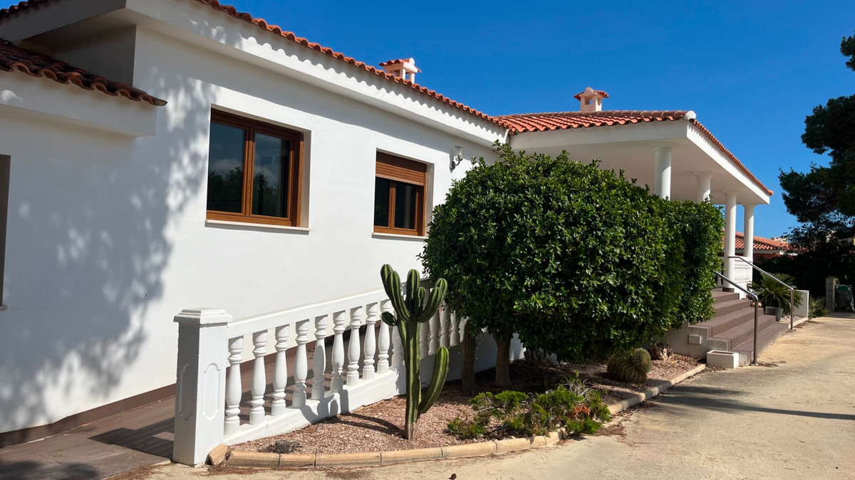 4 Bed Townhouse for sale in La Nucia Costa Blanca, Alicante, Spain