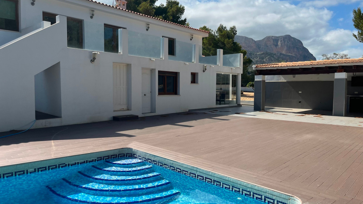 4 Bed Townhouse for sale in La Nucia Costa Blanca, Alicante, Spain