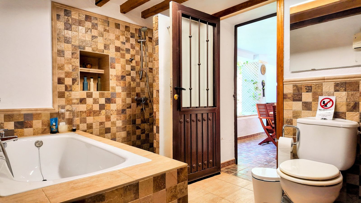 Se vende Finca - Cortijo de 3 dormitorios en Costa Del Sol, Málaga, España
