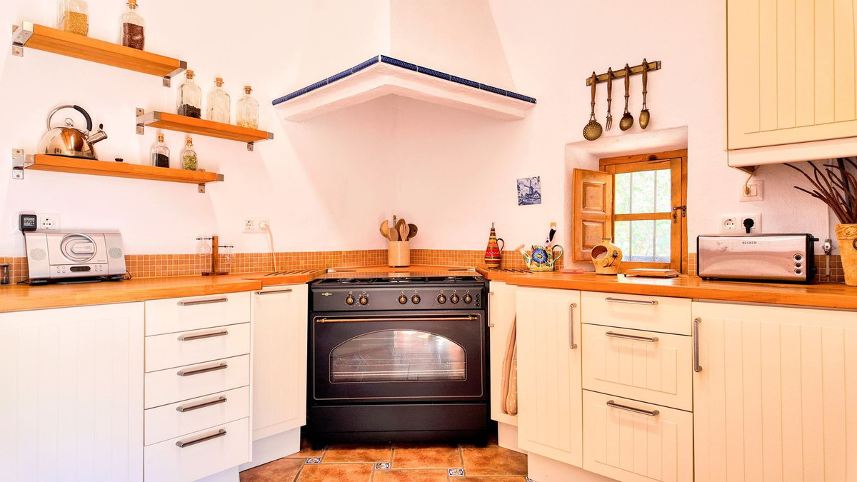 Se vende Finca - Cortijo de 3 dormitorios en Costa Del Sol, Málaga, España