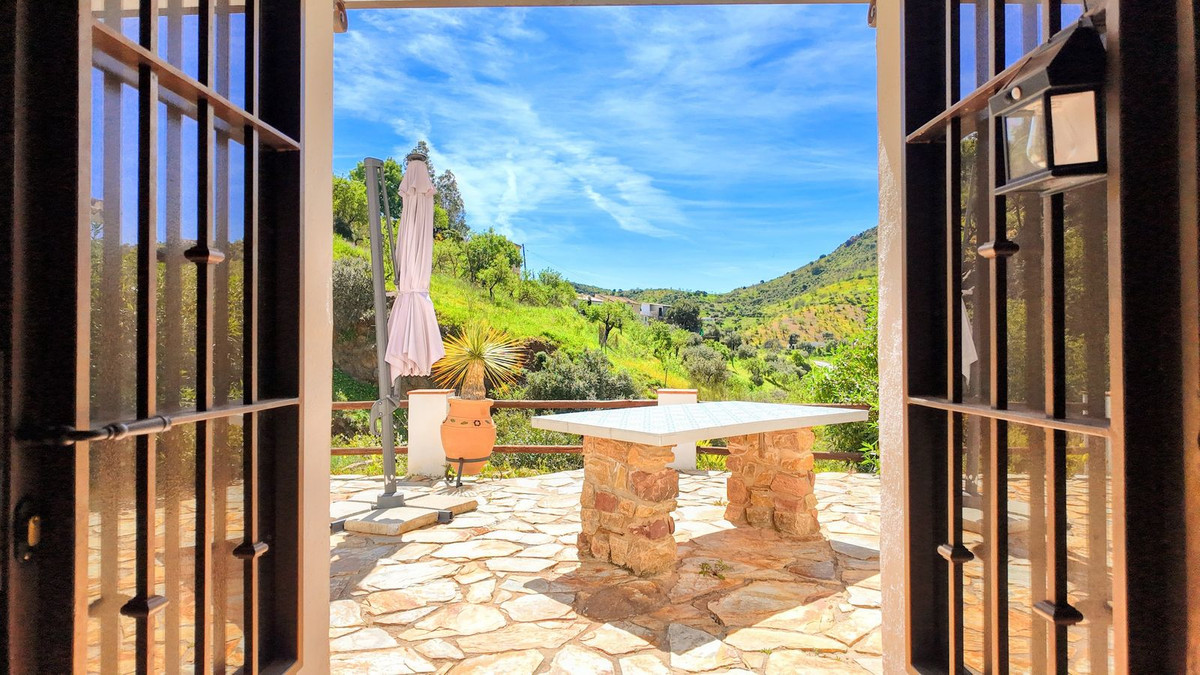 Se vende Finca - Cortijo de 3 dormitorios en Costa Del Sol, Málaga, España