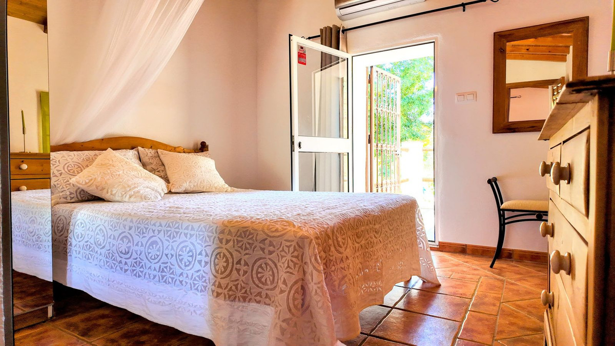 Se vende Finca - Cortijo de 3 dormitorios en Costa Del Sol, Málaga, España