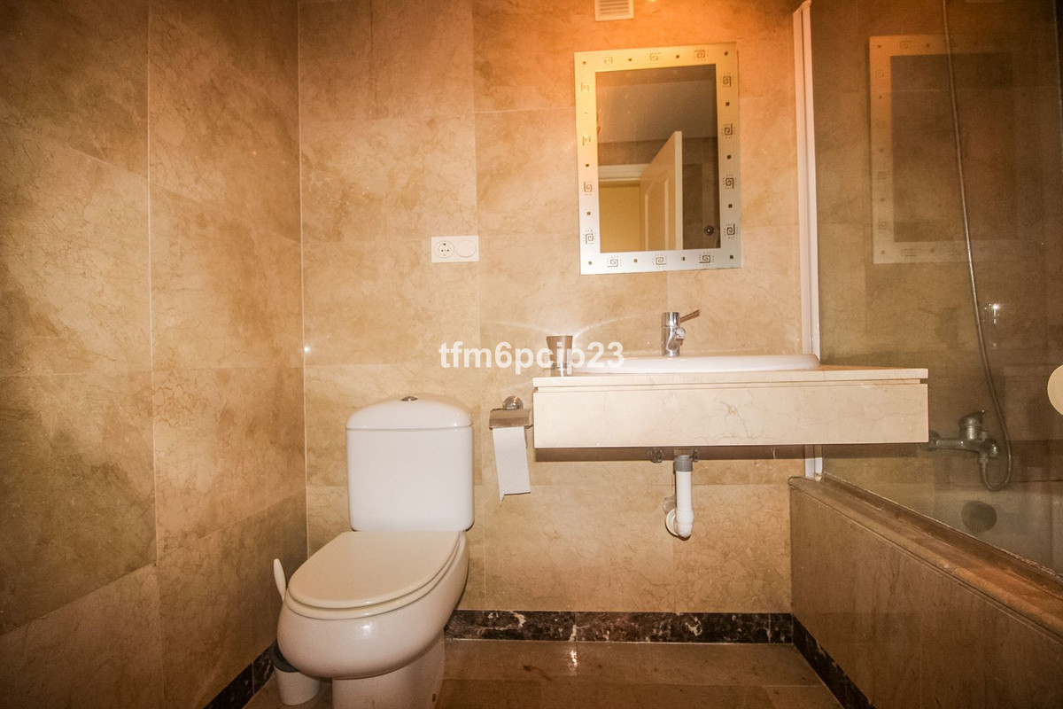Se vende Apartamento Planta Media de 2 dormitorios en Costa Del Sol, Málaga, España