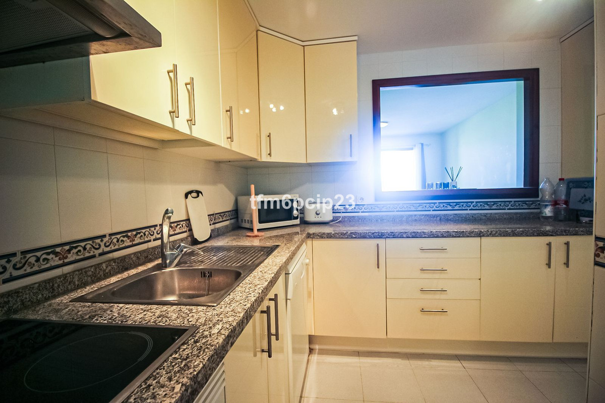 Se vende Apartamento Planta Media de 2 dormitorios en Costa Del Sol, Málaga, España