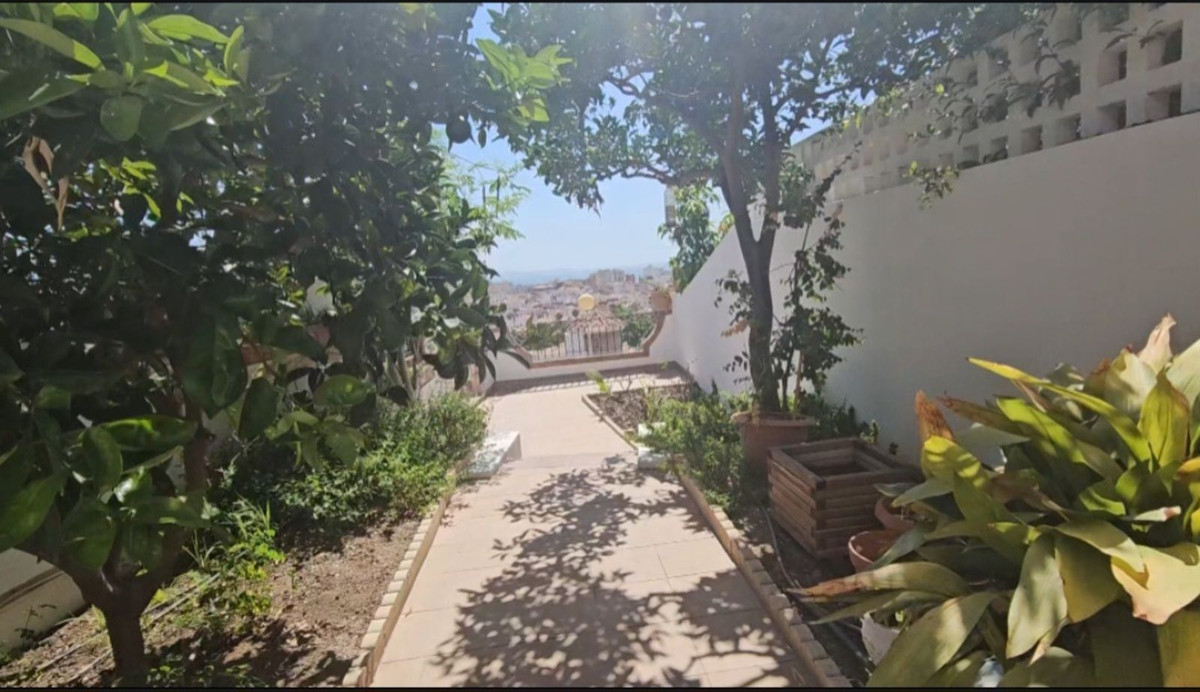 9 Bed Townhouse for sale in Torre Del Mar Costa Del Sol East, Málaga, Spain