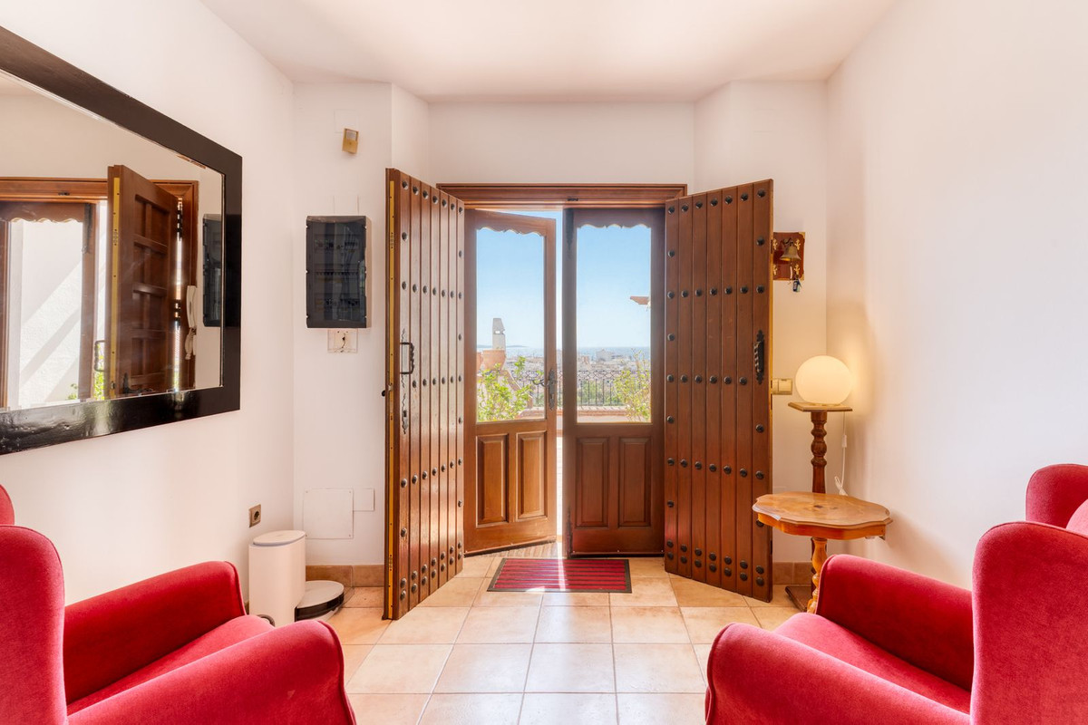 9 Bed Townhouse for sale in Torre Del Mar Costa Del Sol East, Málaga, Spain