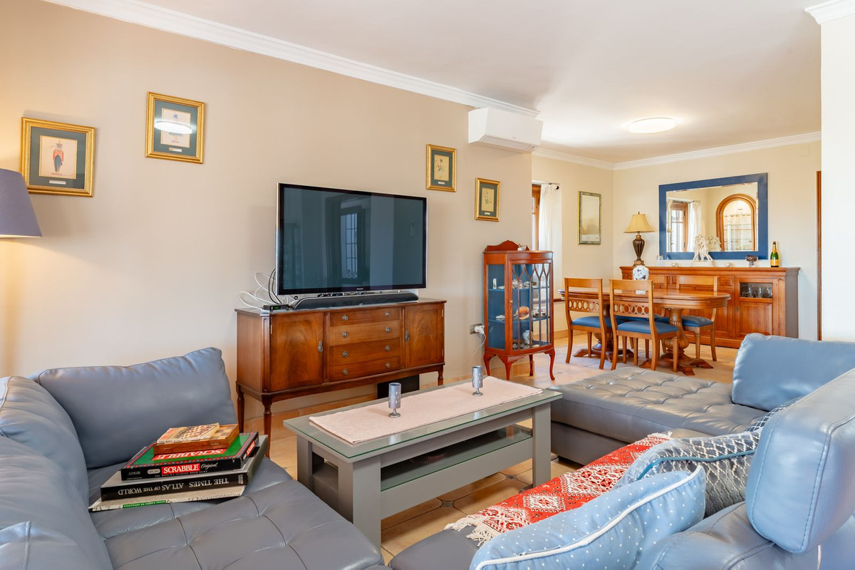 9 Bed Townhouse for sale in Torre Del Mar Costa Del Sol East, Málaga, Spain