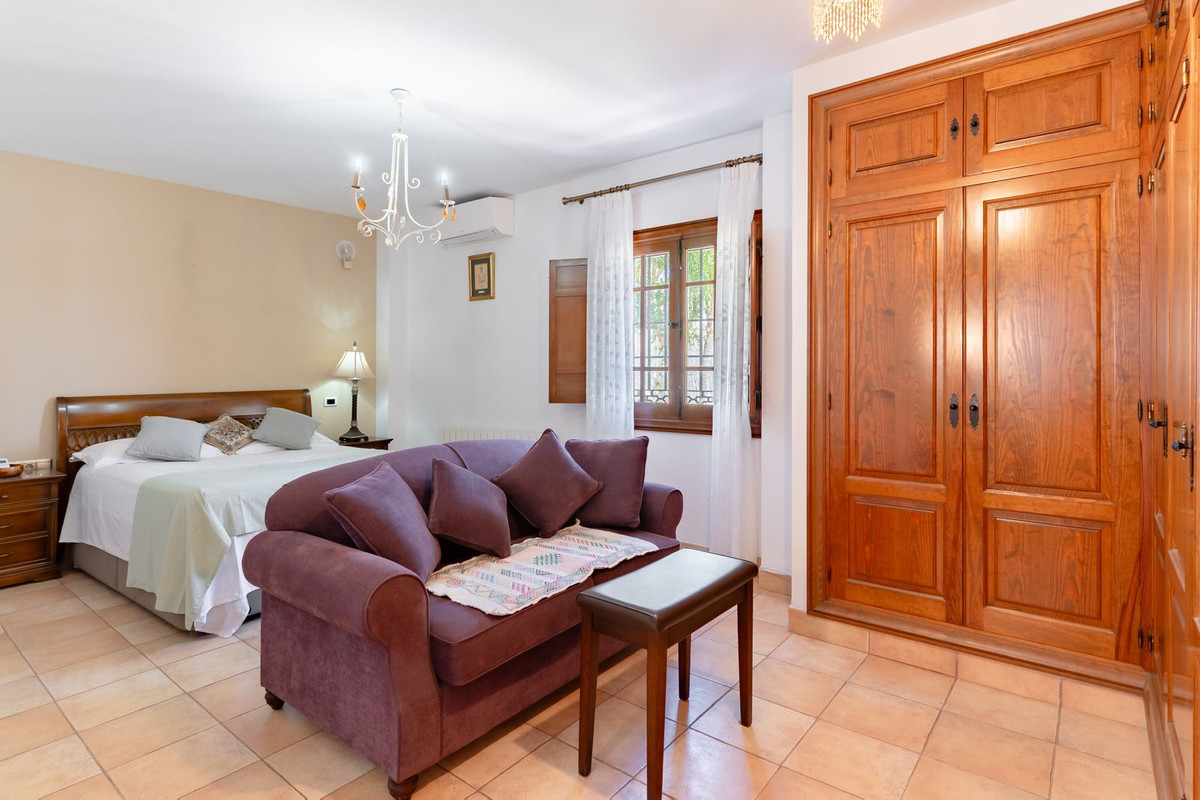 9 Bed Townhouse for sale in Torre Del Mar Costa Del Sol East, Málaga, Spain