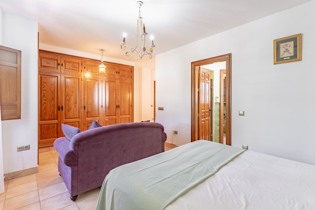 9 Bed Townhouse for sale in Torre Del Mar Costa Del Sol East, Málaga, Spain