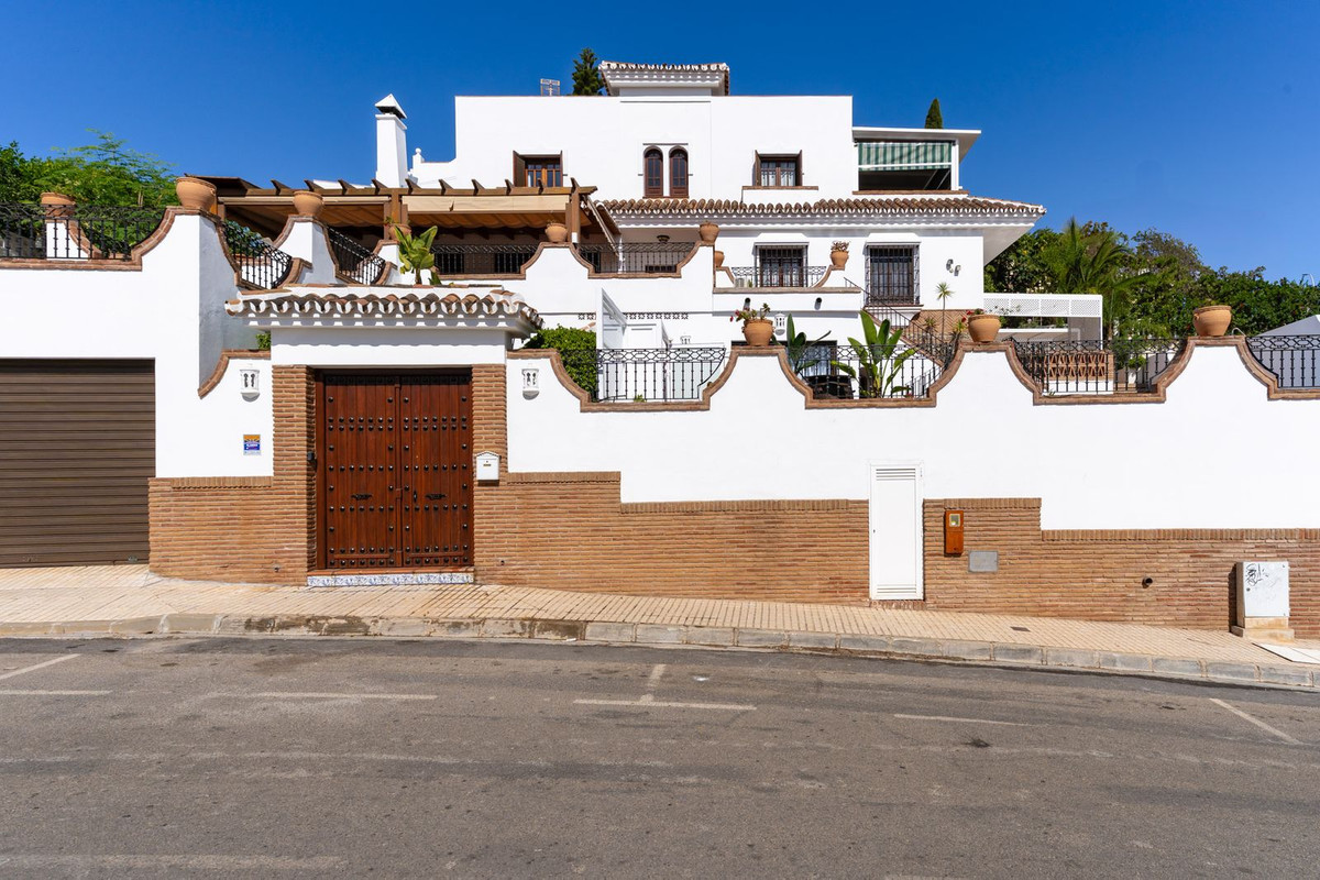 9 Bed Townhouse for sale in Torre Del Mar Costa Del Sol East, Málaga, Spain