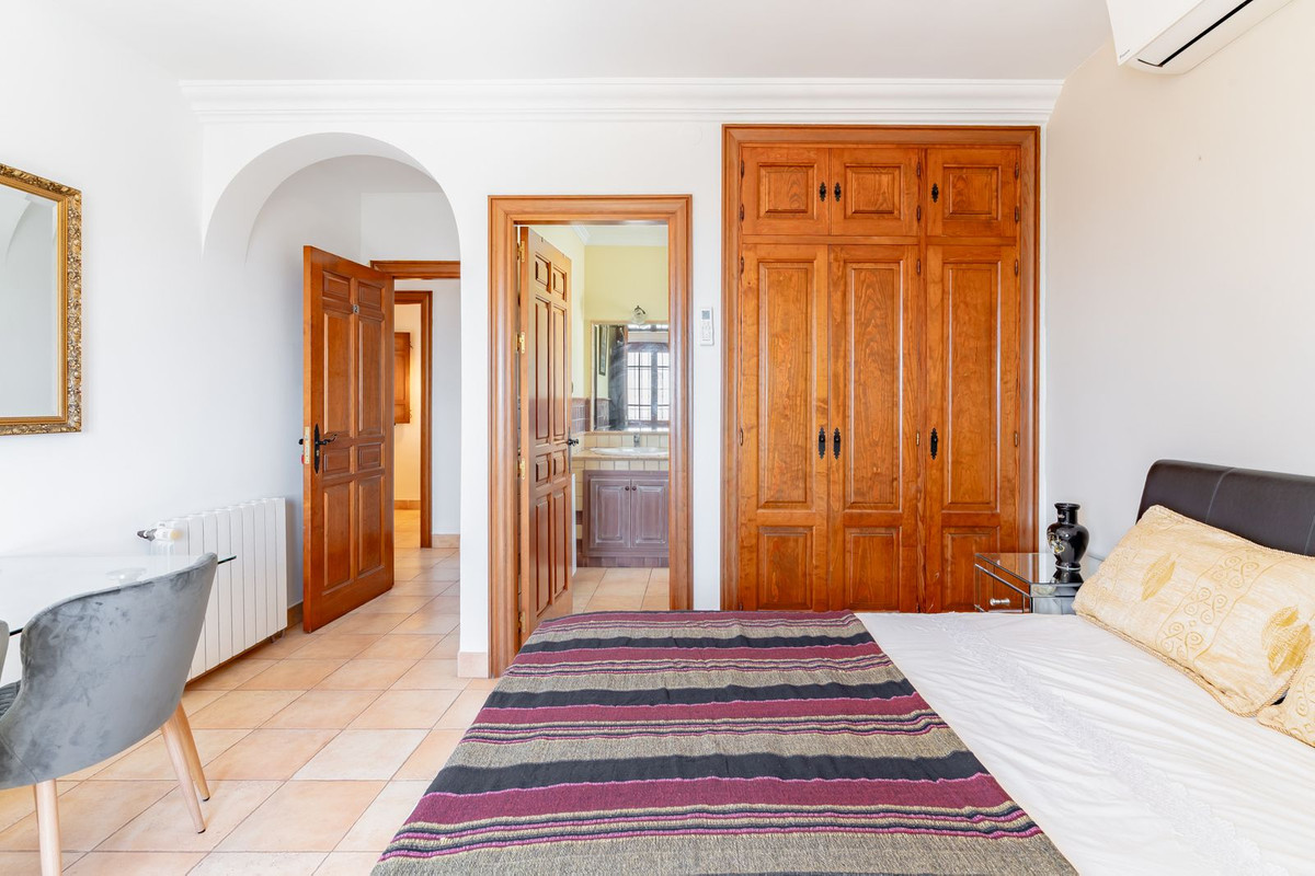 9 Bed Townhouse for sale in Torre Del Mar Costa Del Sol East, Málaga, Spain