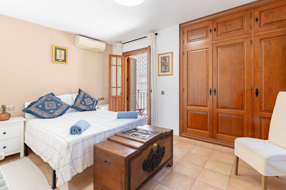 9 Bed Townhouse for sale in Torre Del Mar Costa Del Sol East, Málaga, Spain