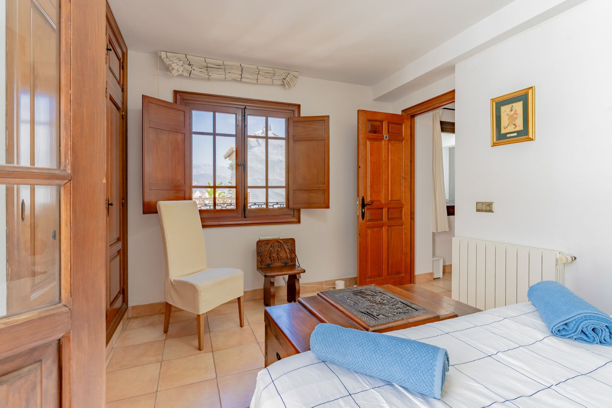 9 Bed Townhouse for sale in Torre Del Mar Costa Del Sol East, Málaga, Spain