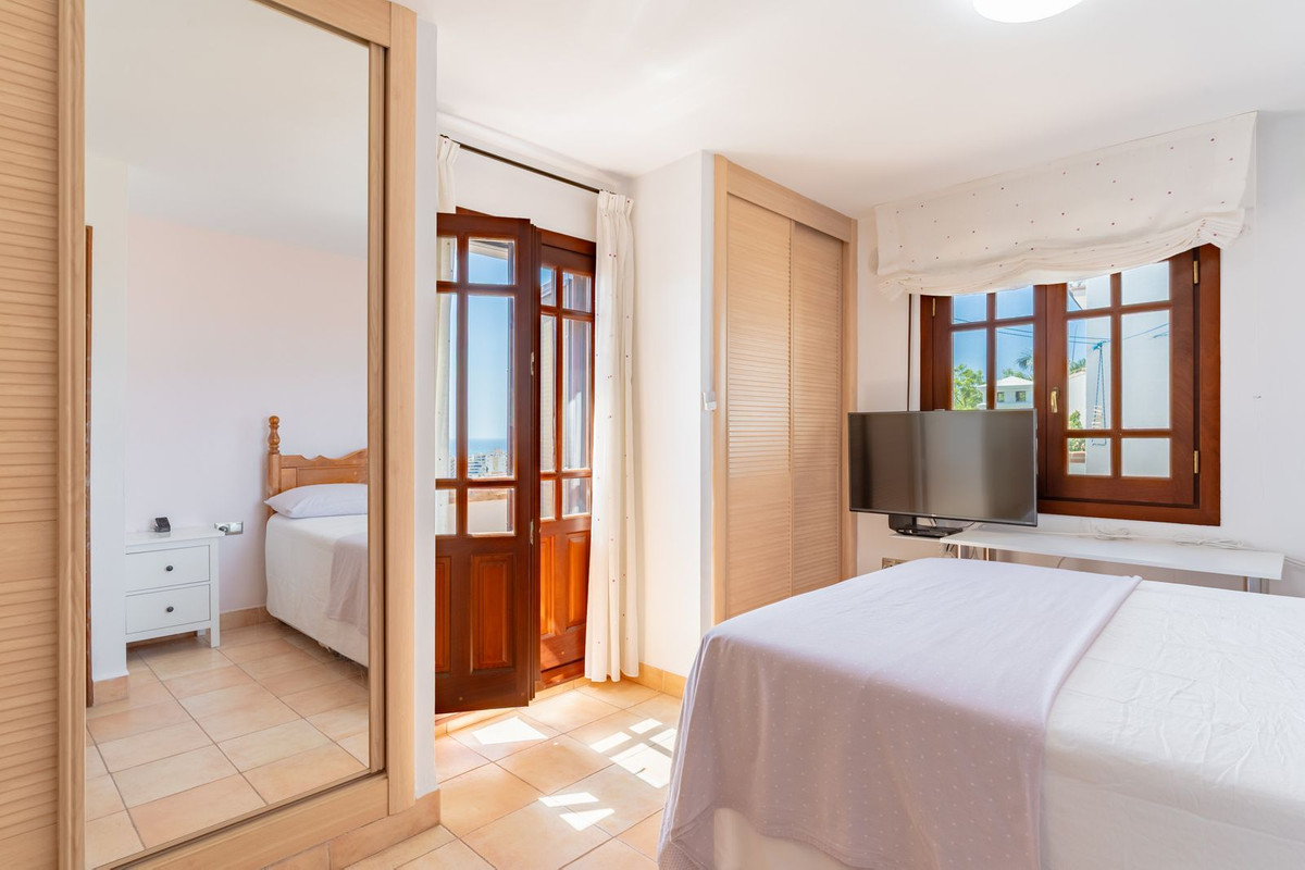 9 Bed Townhouse for sale in Torre Del Mar Costa Del Sol East, Málaga, Spain