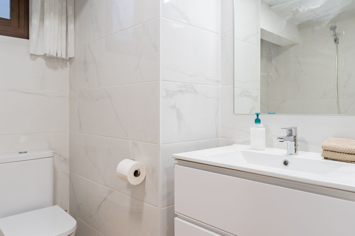 9 Bed Townhouse for sale in Torre Del Mar Costa Del Sol East, Málaga, Spain