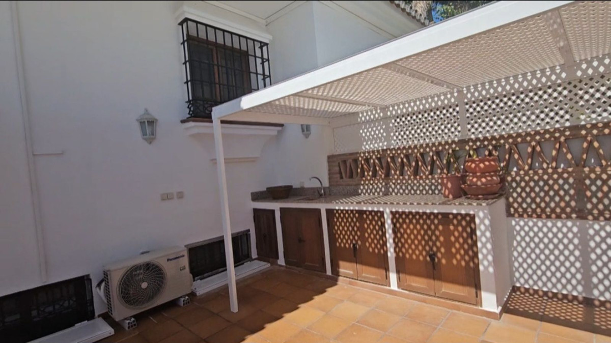 9 Bed Townhouse for sale in Torre Del Mar Costa Del Sol East, Málaga, Spain