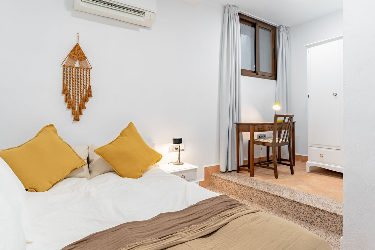 9 Bed Townhouse for sale in Torre Del Mar Costa Del Sol East, Málaga, Spain