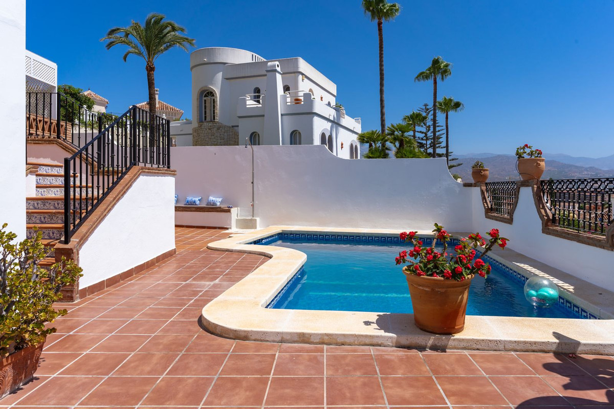 9 Bed Townhouse for sale in Torre Del Mar Costa Del Sol East, Málaga, Spain