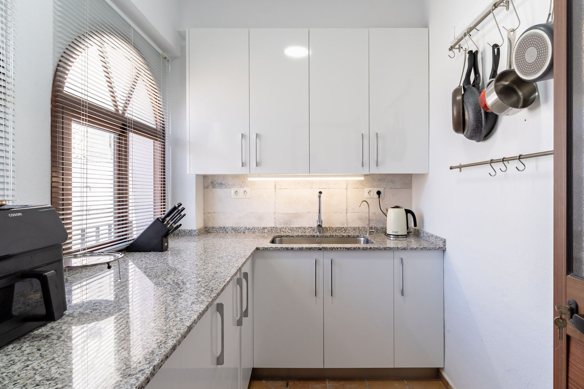 9 Bed Townhouse for sale in Torre Del Mar Costa Del Sol East, Málaga, Spain