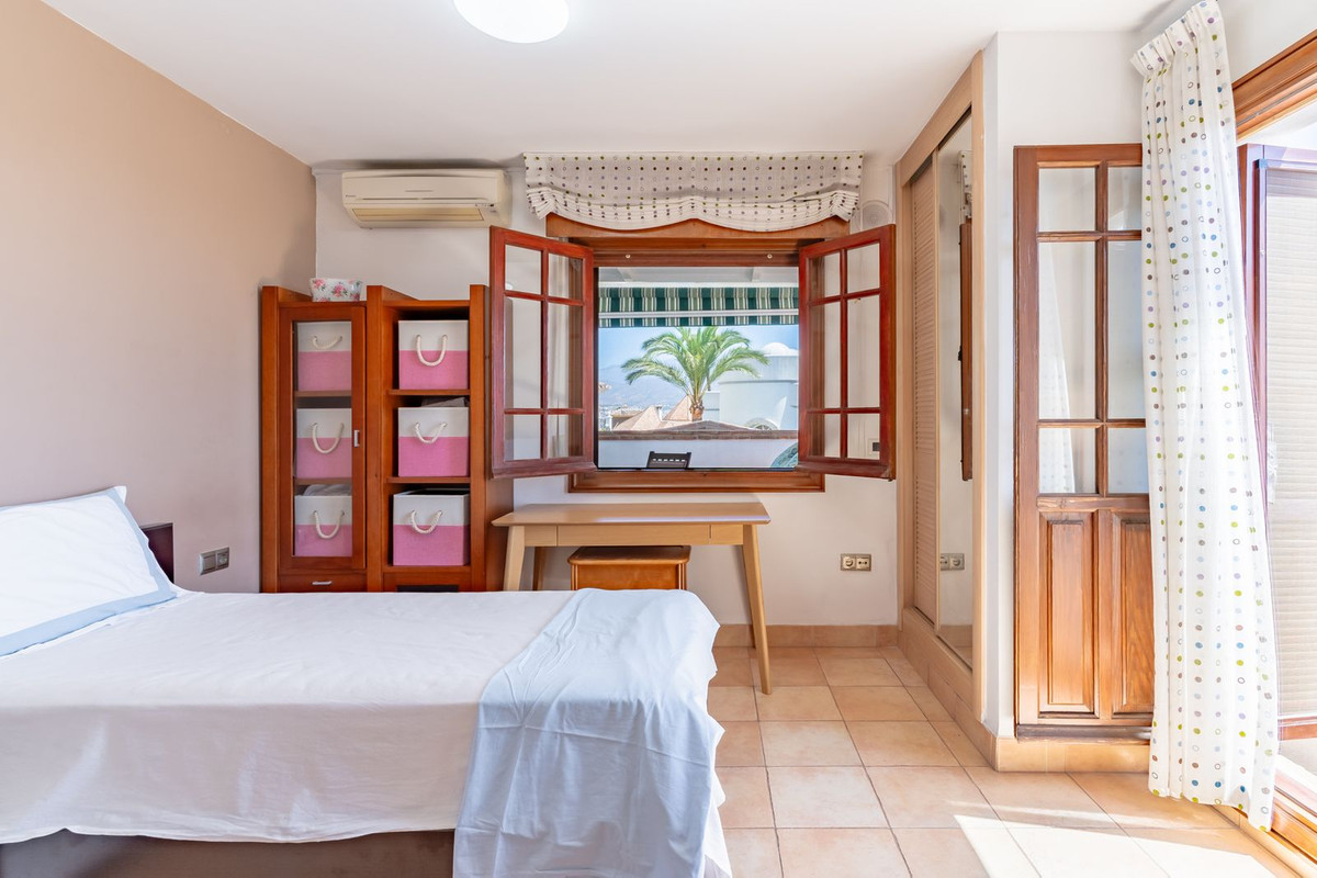 9 Bed Townhouse for sale in Torre Del Mar Costa Del Sol East, Málaga, Spain