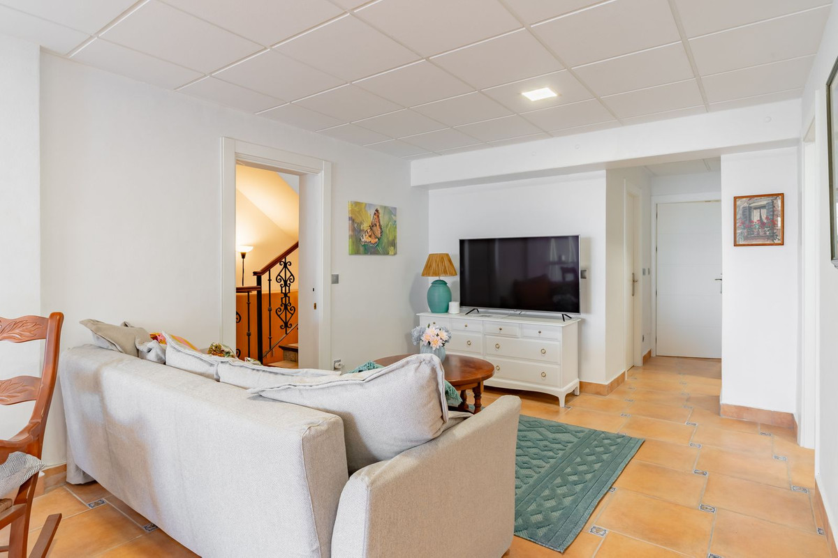 9 Bed Townhouse for sale in Torre Del Mar Costa Del Sol East, Málaga, Spain