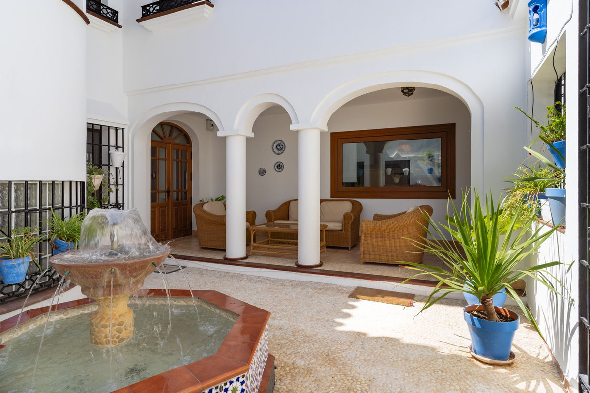 9 Bed Townhouse for sale in Torre Del Mar Costa Del Sol East, Málaga, Spain