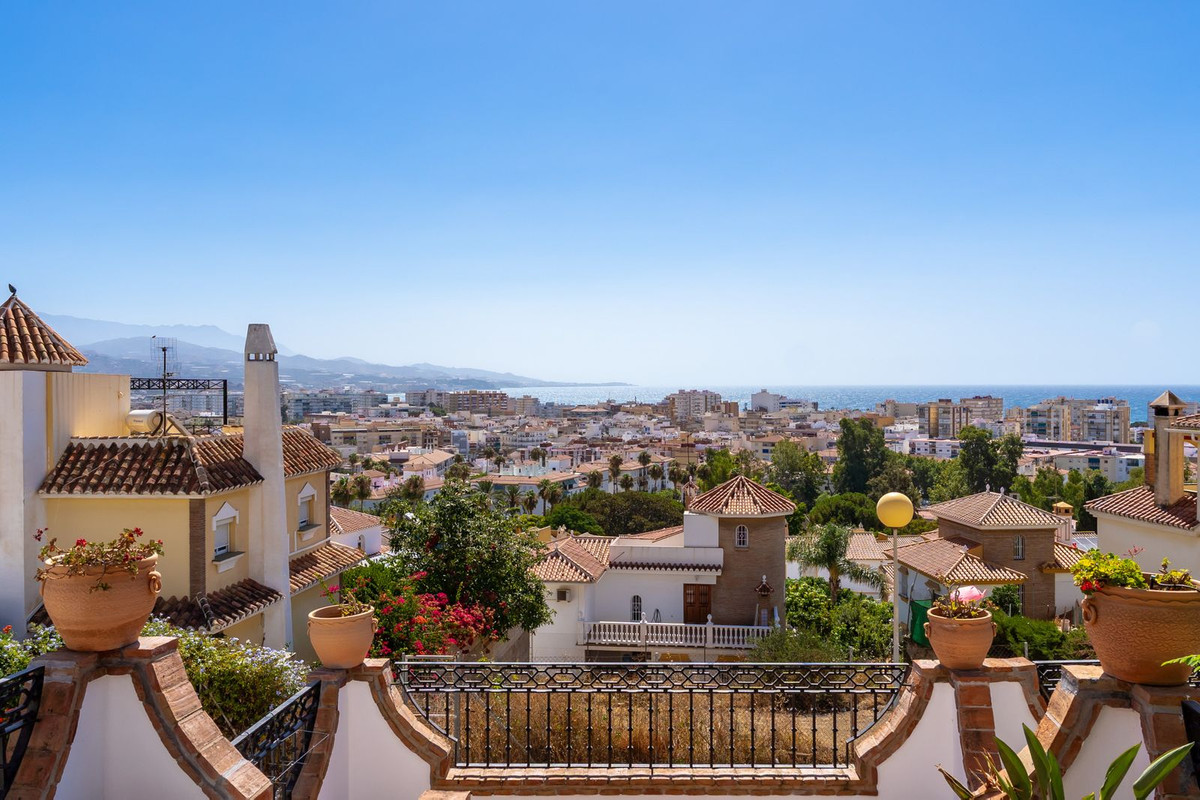 9 Bed Townhouse for sale in Torre Del Mar Costa Del Sol East, Málaga, Spain