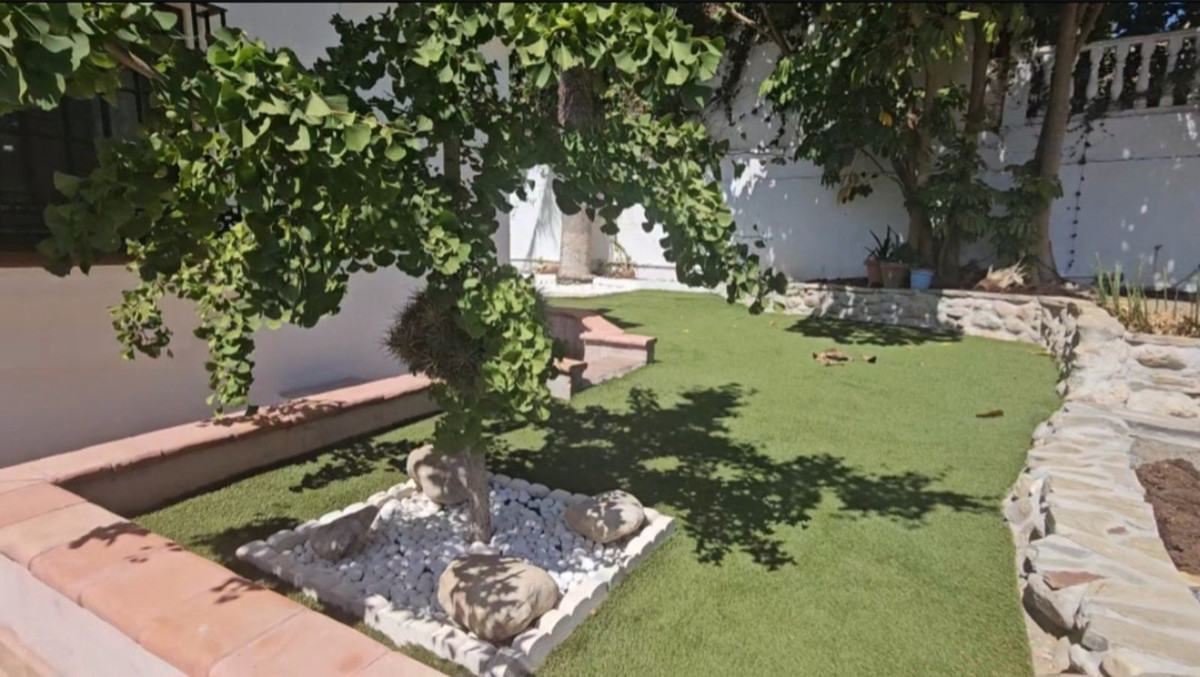 9 Bed Townhouse for sale in Torre Del Mar Costa Del Sol East, Málaga, Spain