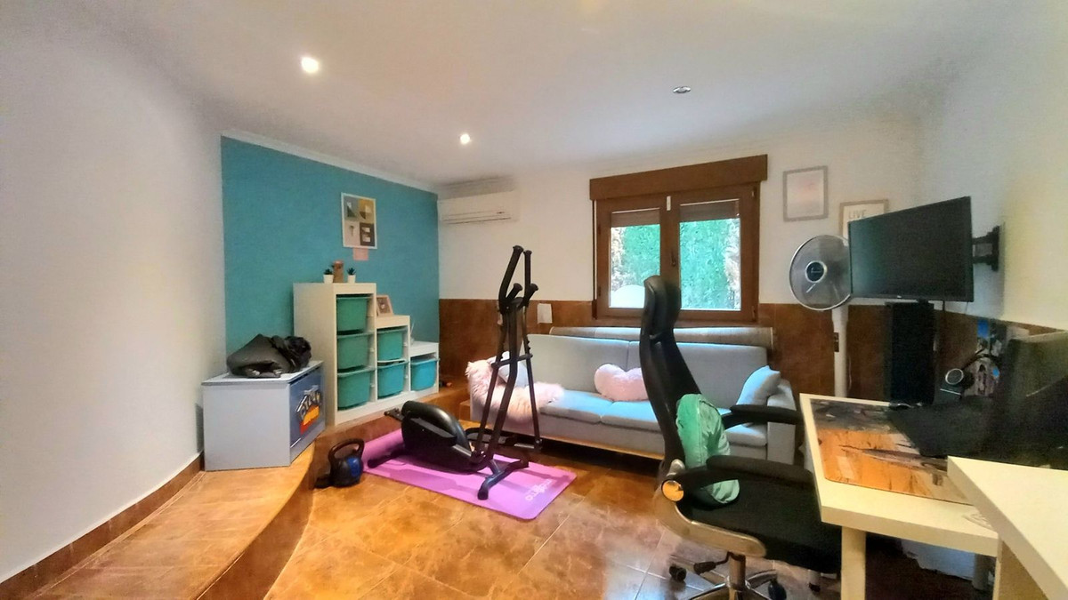 Se vende Villa - Chalet de 4 dormitorios en Costa Blanca, Alicante, España