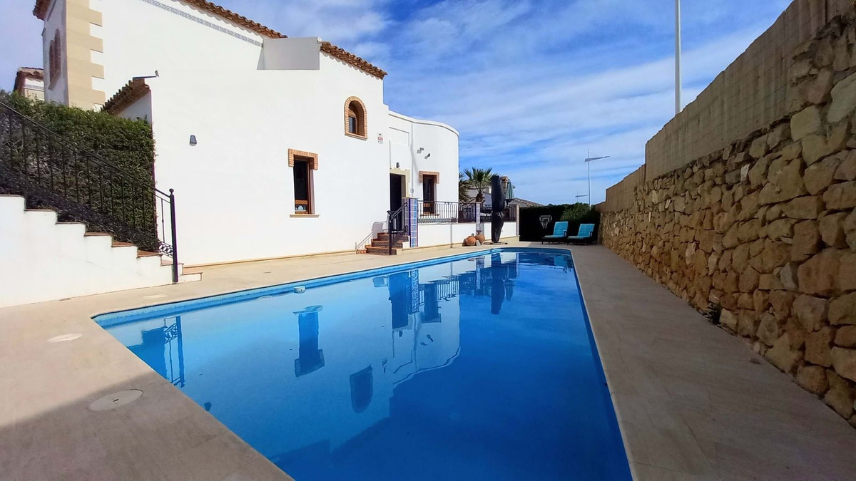Se vende Villa - Chalet de 4 dormitorios en Costa Blanca, Alicante, España