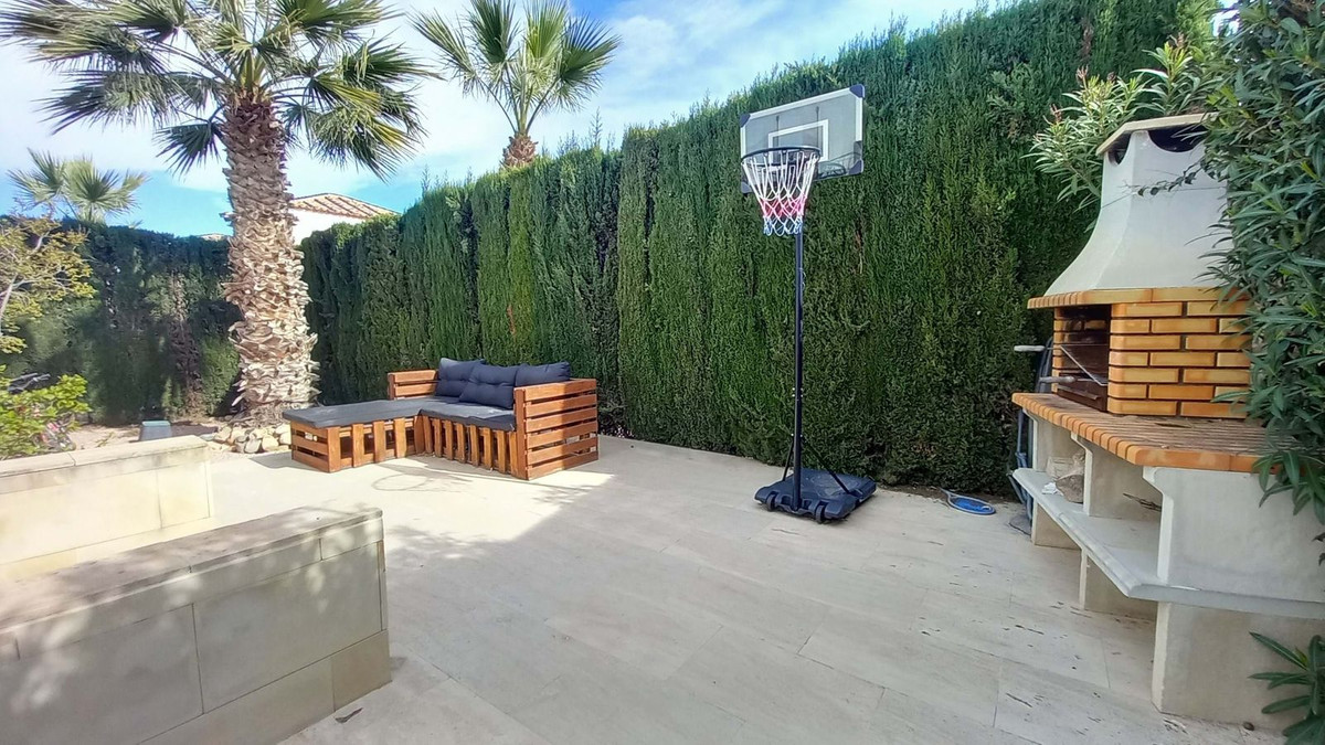 Se vende Villa - Chalet de 4 dormitorios en Costa Blanca, Alicante, España