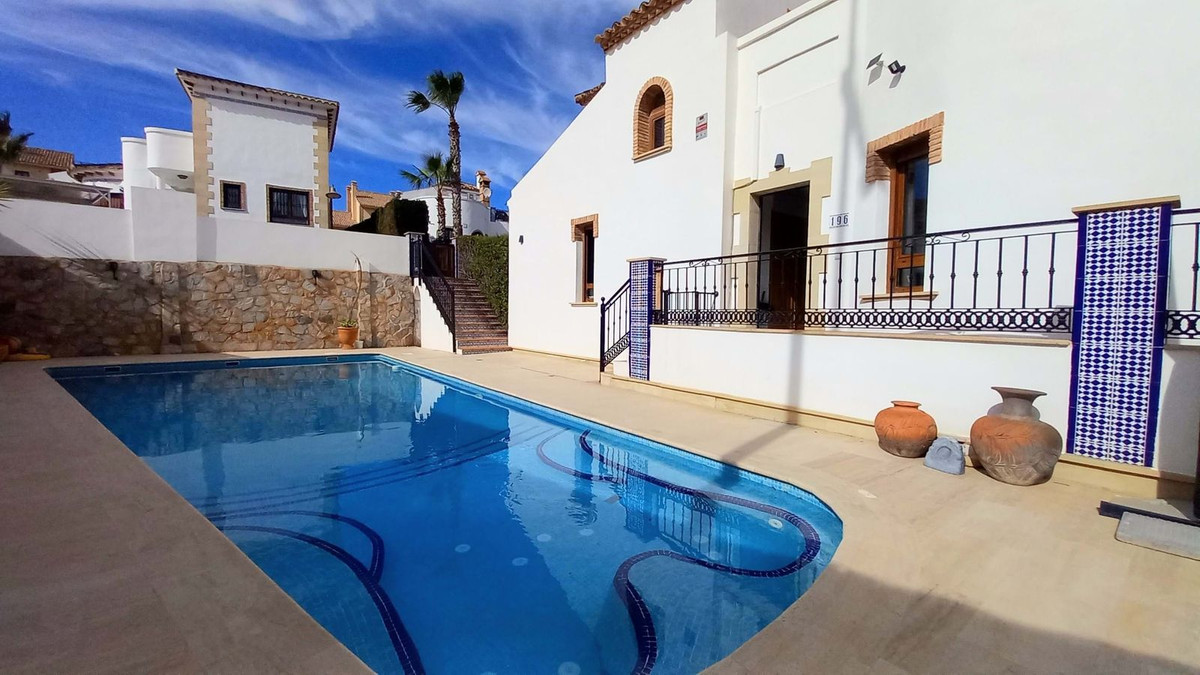 Se vende Villa - Chalet de 4 dormitorios en Costa Blanca, Alicante, España