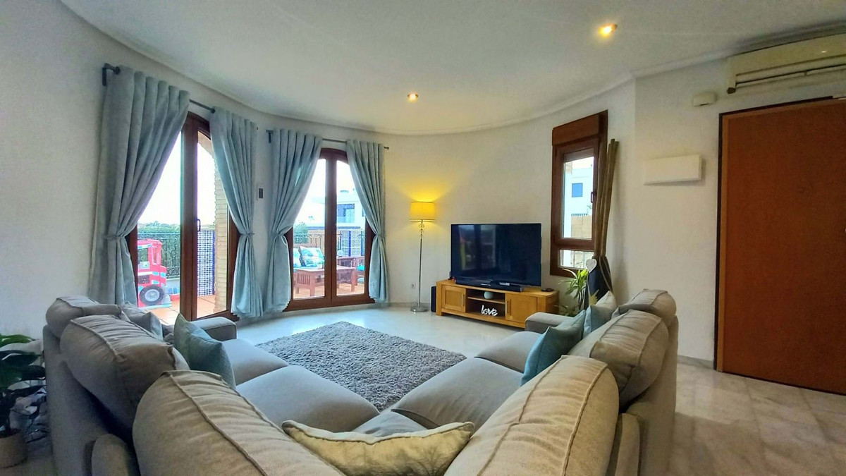 Se vende Villa - Chalet de 4 dormitorios en Costa Blanca, Alicante, España