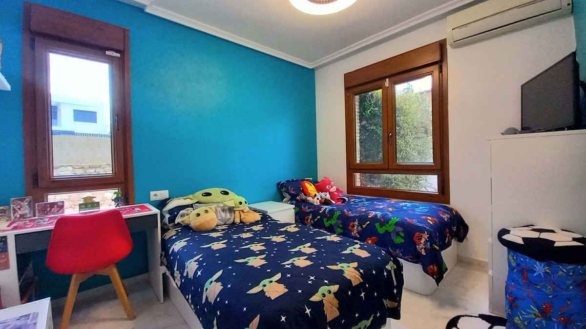 Se vende Villa - Chalet de 4 dormitorios en Costa Blanca, Alicante, España