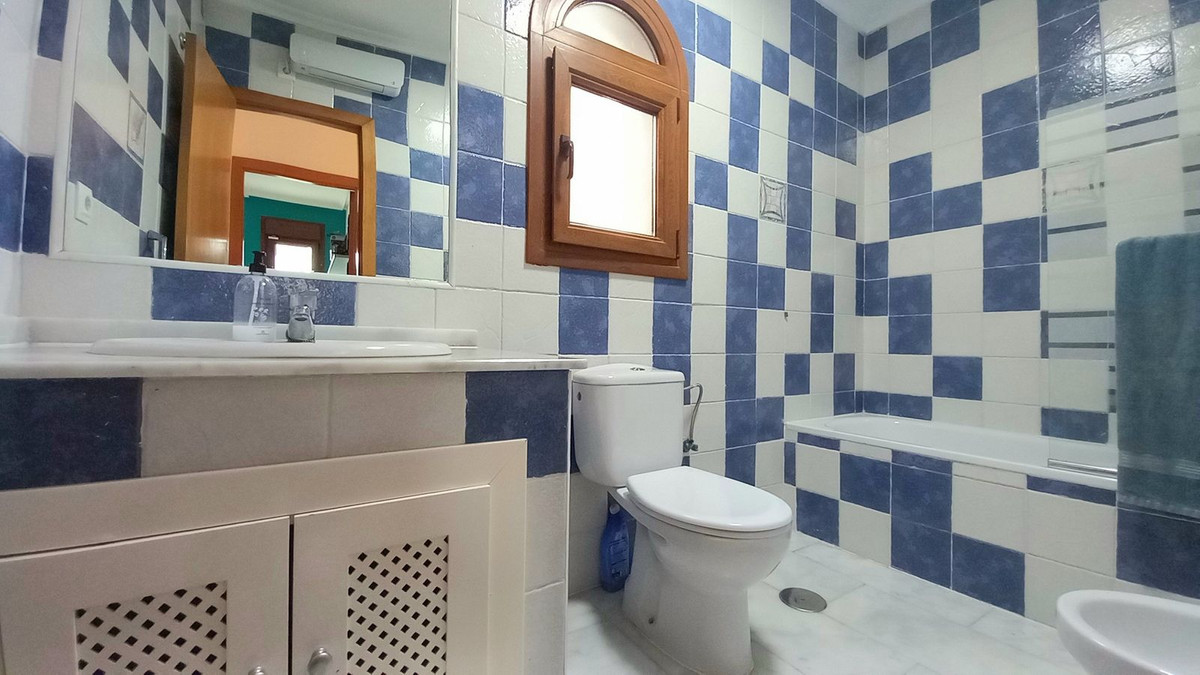 Se vende Villa - Chalet de 4 dormitorios en Costa Blanca, Alicante, España