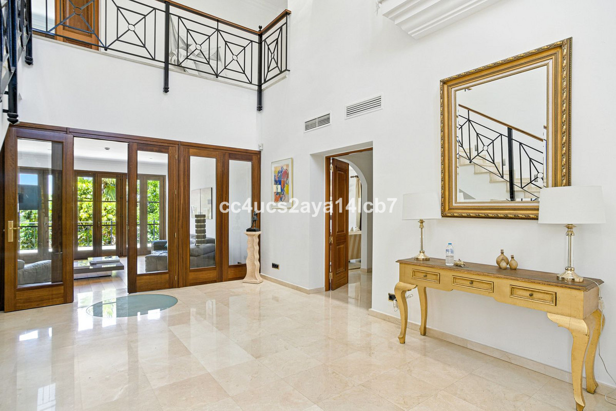 Se vende Villa - Chalet de 6 dormitorios en Costa Del Sol, Málaga, España