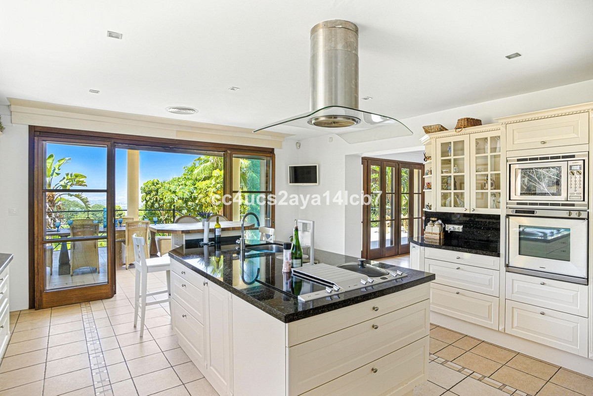 Se vende Villa - Chalet de 6 dormitorios en Costa Del Sol, Málaga, España