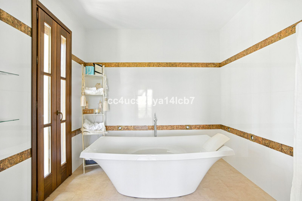 Se vende Villa - Chalet de 6 dormitorios en Costa Del Sol, Málaga, España