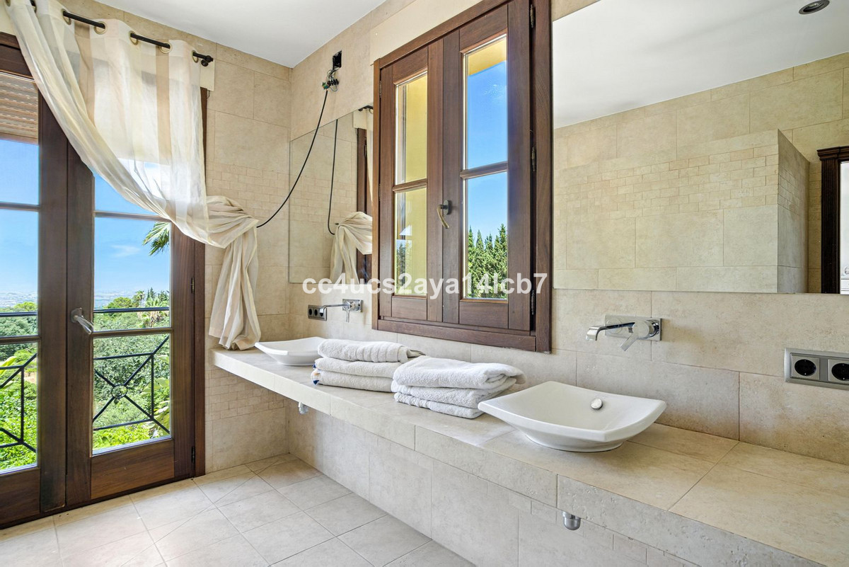 Se vende Villa - Chalet de 6 dormitorios en Costa Del Sol, Málaga, España