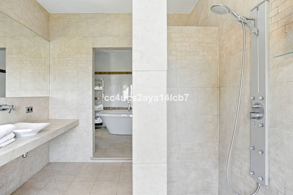 Se vende Villa - Chalet de 6 dormitorios en Costa Del Sol, Málaga, España