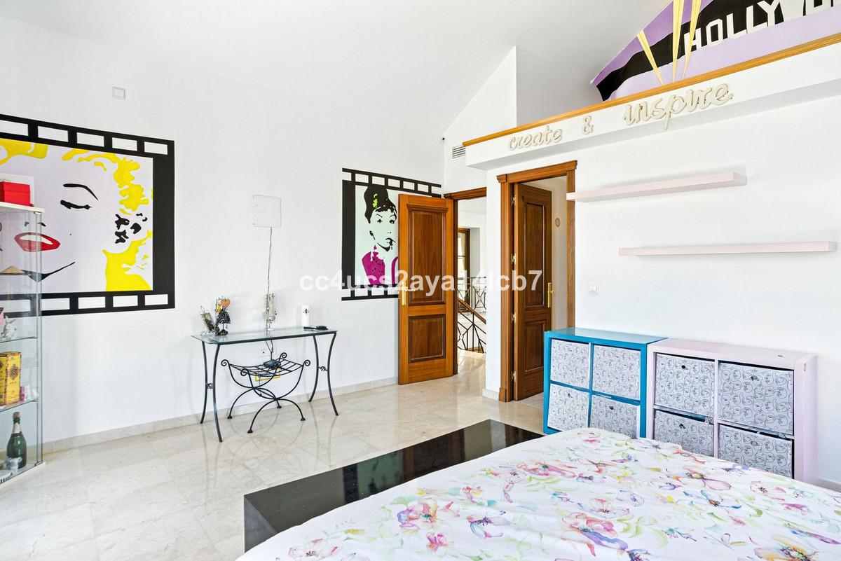 Se vende Villa - Chalet de 6 dormitorios en Costa Del Sol, Málaga, España