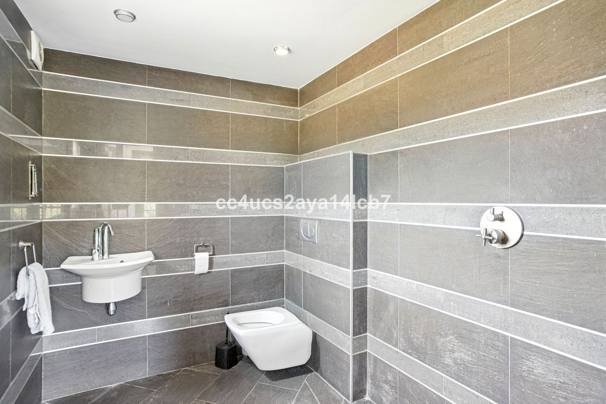 Se vende Villa - Chalet de 6 dormitorios en Costa Del Sol, Málaga, España
