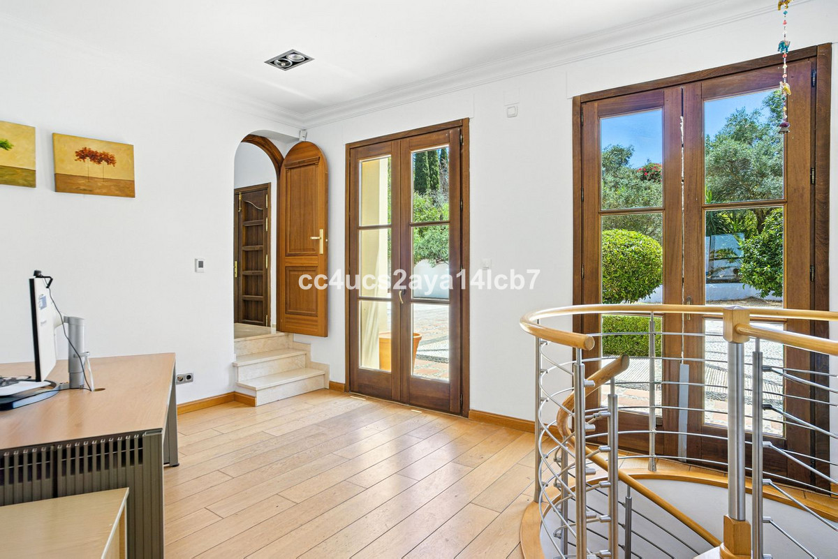 Se vende Villa - Chalet de 6 dormitorios en Costa Del Sol, Málaga, España