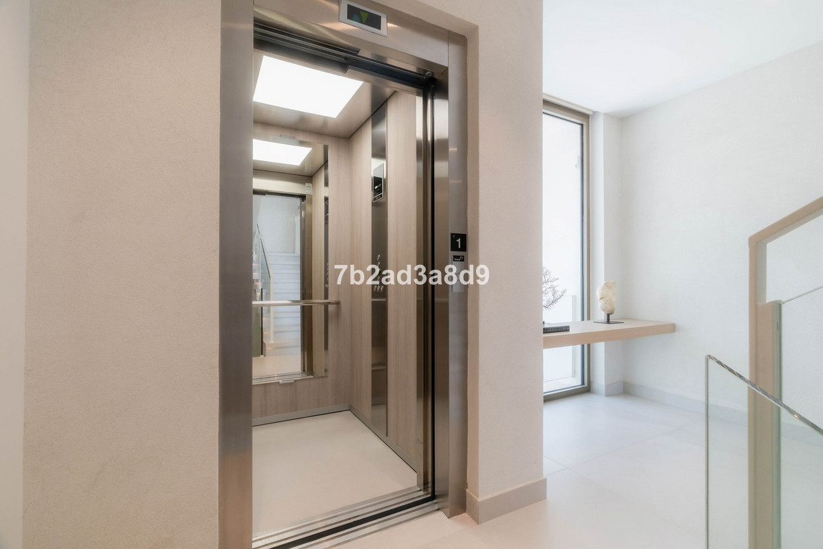 Se vende Villa - Chalet de 3 dormitorios en Costa Del Sol, Málaga, España